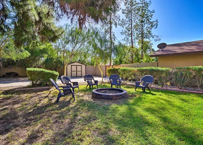 Pool, Bar & Game Room: Red Mountain Oasis