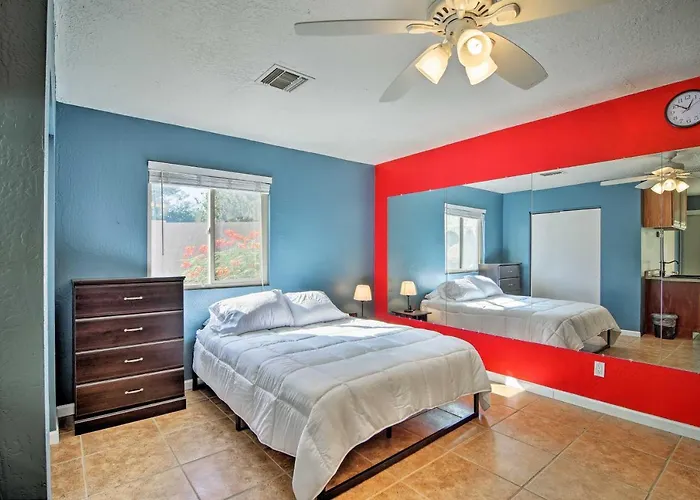 Pool, Bar & Game Room: Red Mountain Oasis