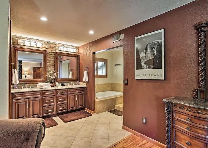 Pool, Bar & Game Room: Red Mountain Oasis