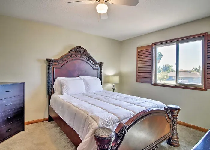 Pool, Bar & Game Room: Red Mountain Oasis * Mesa