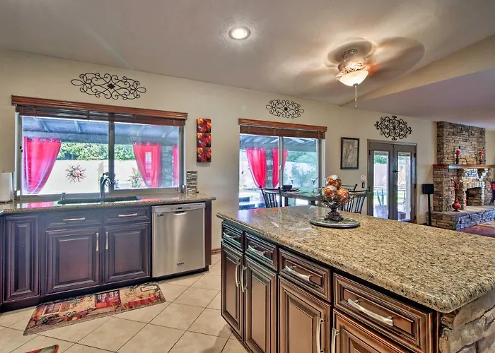 Pool, Bar & Game Room: Red Mountain Oasis *
