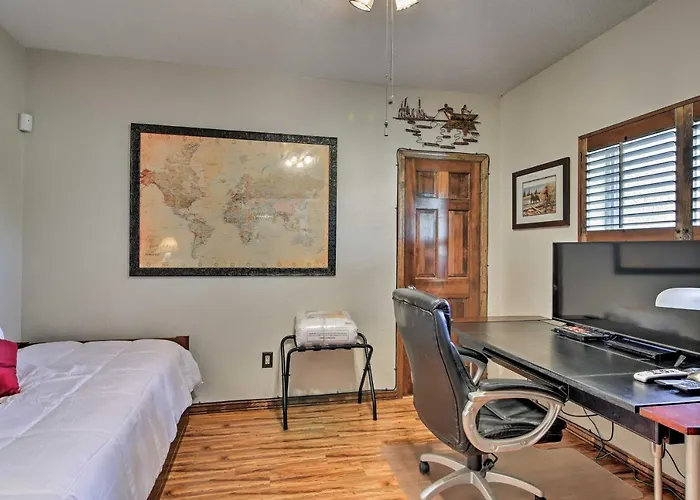 Pool, Bar & Game Room: Red Mountain Oasis Mesa