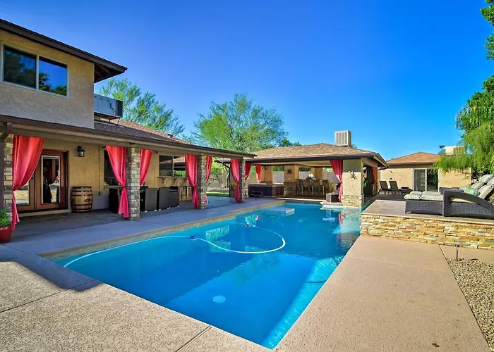 Pool, Bar & Game Room: Red Mountain Oasis *