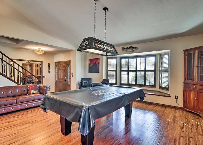 Pool, Bar & Game Room: Red Mountain Oasis Mesa
