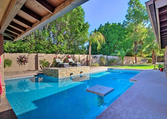 Сasa de vacaciones Pool, Bar & Game Room: Red Mountain Oasis