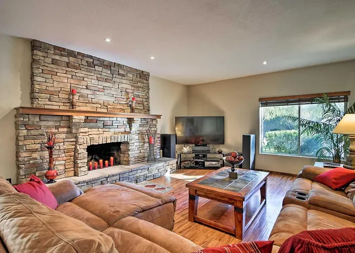 Pool, Bar & Game Room: Red Mountain Oasis Mesa