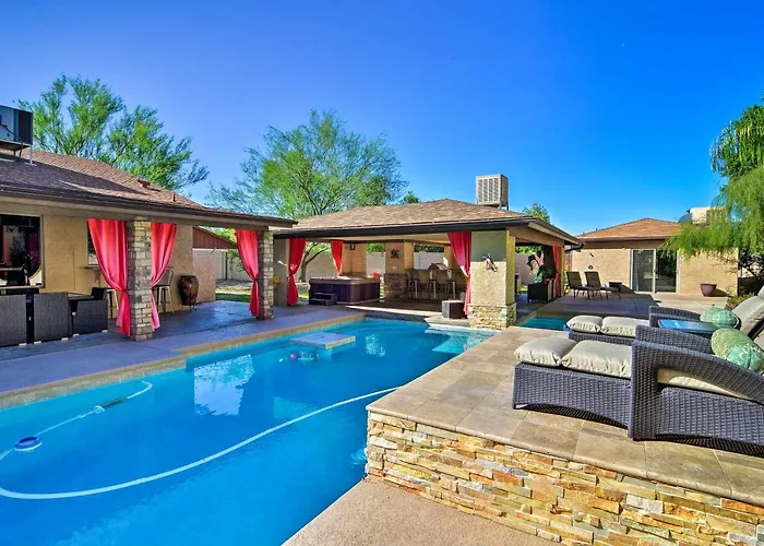 Сasa de vacaciones Pool, Bar & Game Room: Red Mountain Oasis *