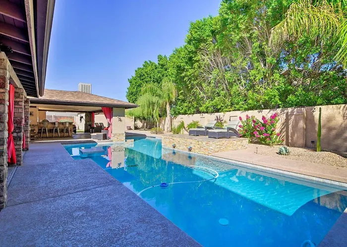 Сasa de vacaciones Pool, Bar & Game Room: Red Mountain Oasis *